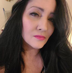 Meet your Posher, Deena